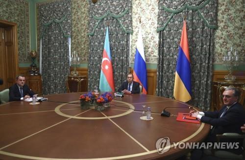 지난 10일 모스크바에 모인 아제르바이잔(좌)·러시아(중)·아르메니아 외무장관