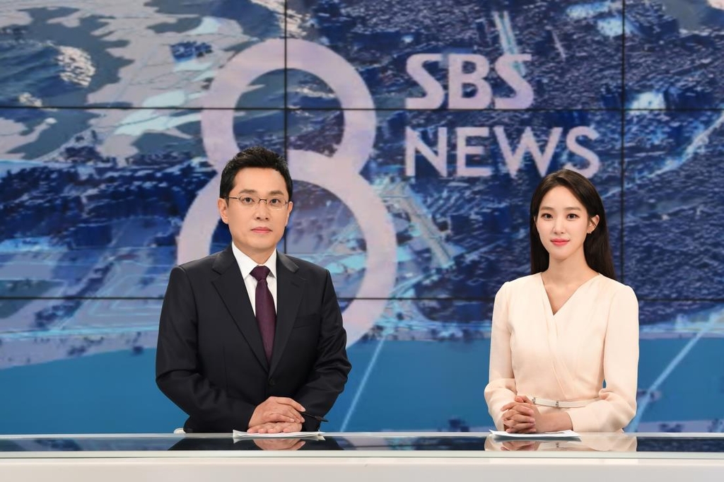 김용태 앵커(왼쪽)와 주시은 아나운서