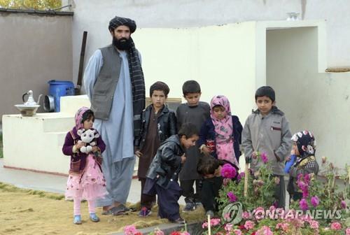 호주군 불법살인 보고서 발표 환영하는 아프간 주민