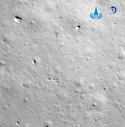 창어 5호가 보내온 달 표면 사진