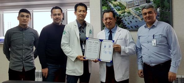 KOFIH과 우즈베크 국립아동병원간 MOU체결식 장면