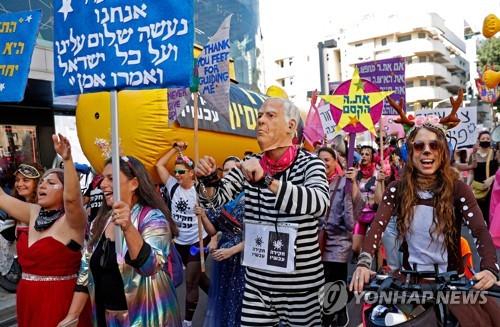 부림절 퍼레이드에 참여한 이스라엘 텔아비브 주민들