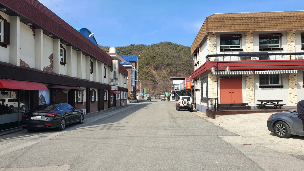 텅 빈 속리산 인근 숙박업소 거리