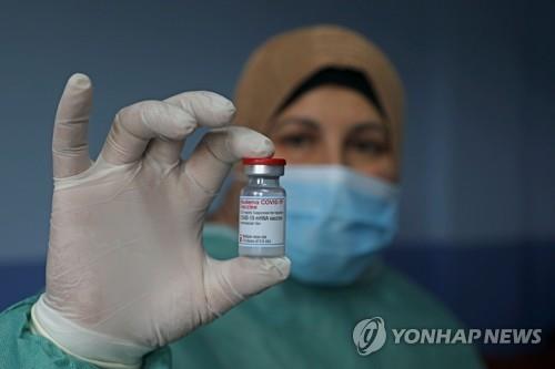 백신 접종 준비하는 팔레스타인 의료진