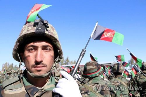 2월 27일 아프간 군인의 날 행사를 기념하는 현지 군인. [EPA=연합뉴스]