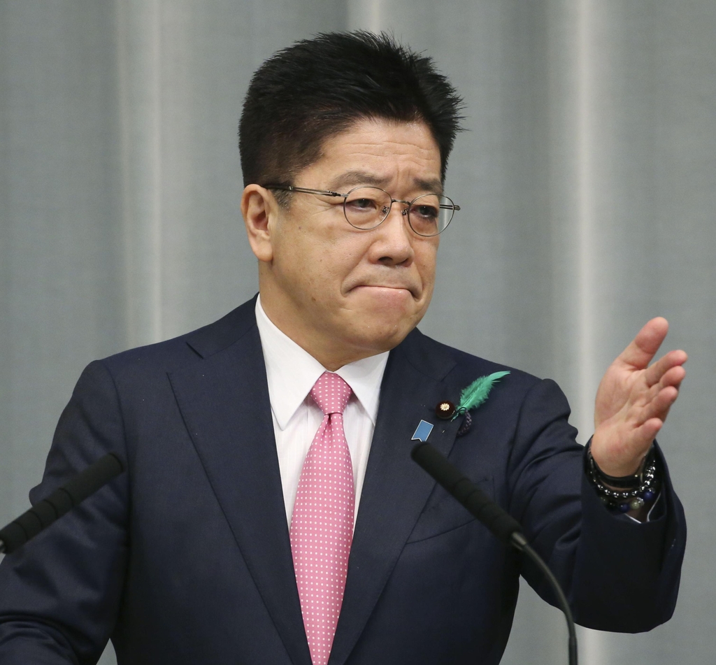 (도쿄 교도=연합뉴스) 가토 가쓰노부 일본 관방장관이 19일 정례 기자회견을 하고 있다. 