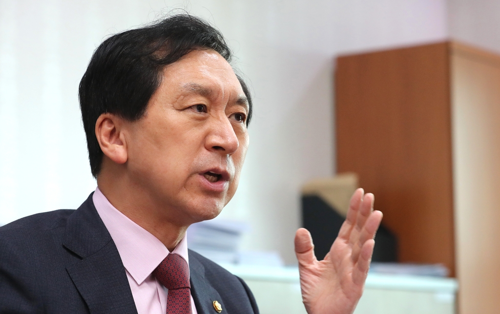 연합뉴스와 인터뷰하는 김기현 의원