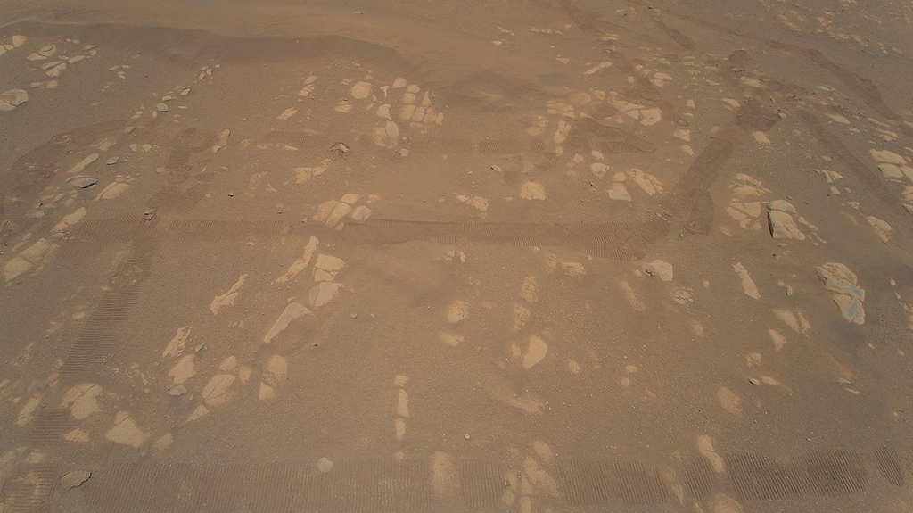 인저뉴어티가 2차 시험비행 때 화성 상공서 찍은 컬러 이미지 
