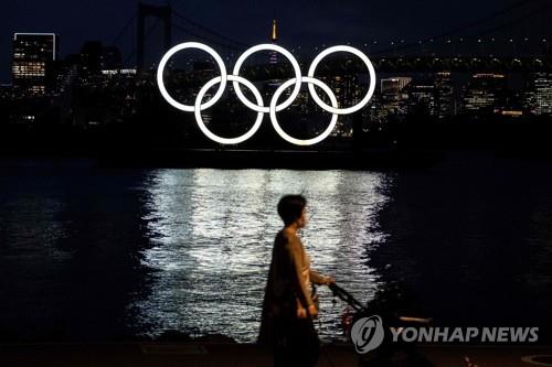 일본 도쿄만에 설치된 올림픽 조형물