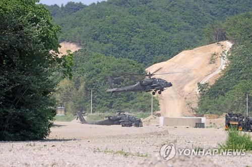 포항 수성사격장에 나타난 아파치헬기