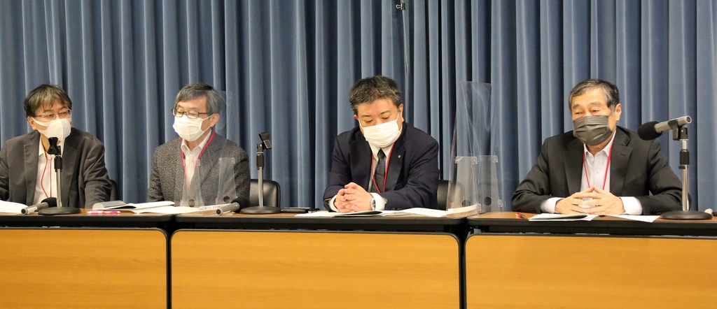 일본 정부의 교과서 수정 압력 비판하는 회견