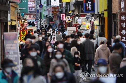 '위드 코로나' 앞두고 생기 찾은 명동거리