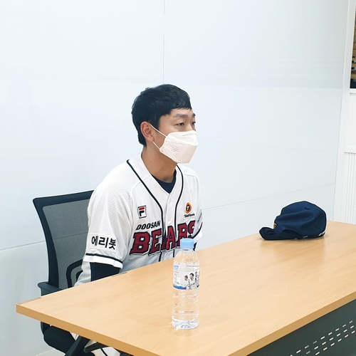 인터뷰하는 정수빈