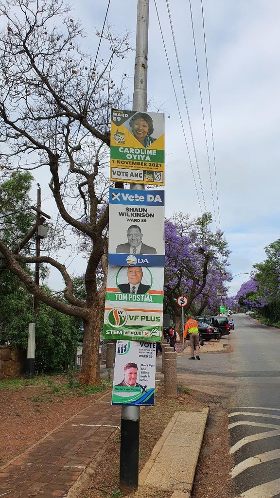남아공 프리토리아의 지방선거 입후보자 포스터