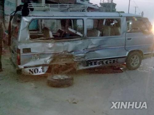 파키스탄 펀자브에서 교통사고로 훼손된 밴. (기사 내용과는 상관없음) 