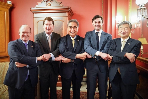 박진 외교장관, 친한파 美 의원들과 조찬