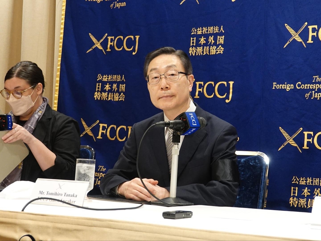 기자회견하는 다나카 도미히로 통일교 일본교회 회장