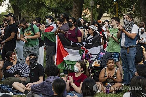 팔레스타인 지지 시위 벌이는 미국 대학생들