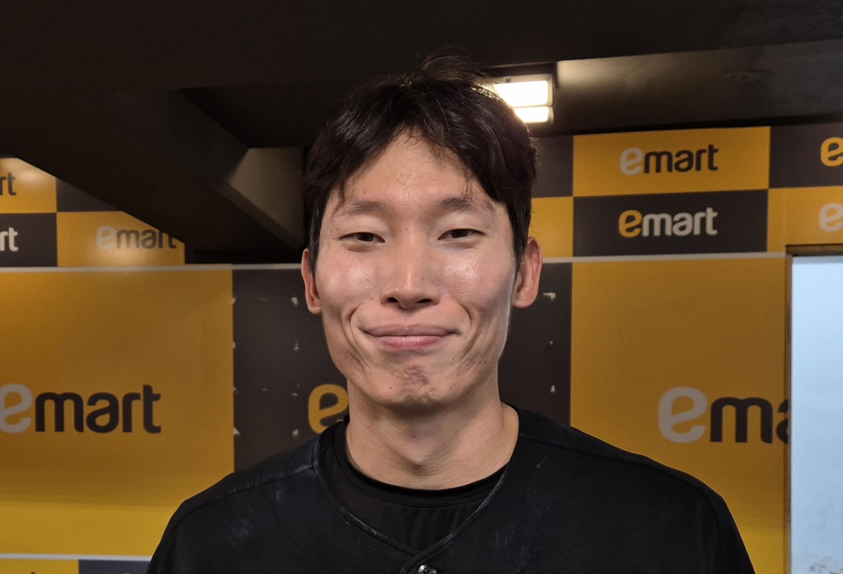 활짝 웃는 김호령