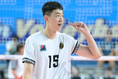 국군체육부대 시절의 홍동선