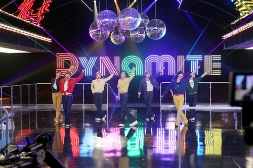 BTS finaliza el especial de 'BTS Week' en el programa de Jimmy Fallon con la actuación de 'Dynamite'