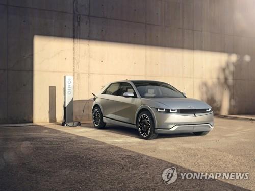 La foto de archivo, proporcionada, el 15 de julio de 2022, por Hyundai Motor Co., muestra la versión actualizada de su vehículo eléctrico IONIQ 5. (Prohibida su reventa y archivo)