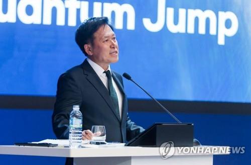 En la imagen de archivo, tomada el 29 de marzo de 2023, se muestra a Park Jung-ho, vicepresidente de SK hynix, hablando durante la junta general anual de la compañía, en Icheon, a unos 50 kilómetros al sur de Seúl. (Foto proporcionada por SK hynix. Prohibida su reventa y archivo)