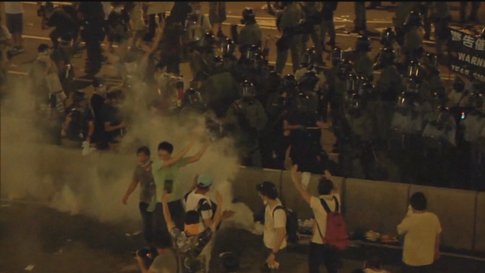 홍콩 도심 점거 시위…경찰과 충돌로 수십명 부상