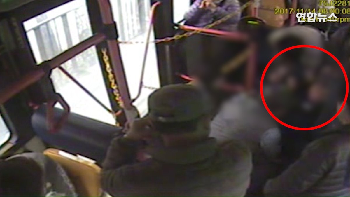 [현장영상] 갑자기 쓰러진 20대 승객…버스기사의 신속 조치가 살렸다