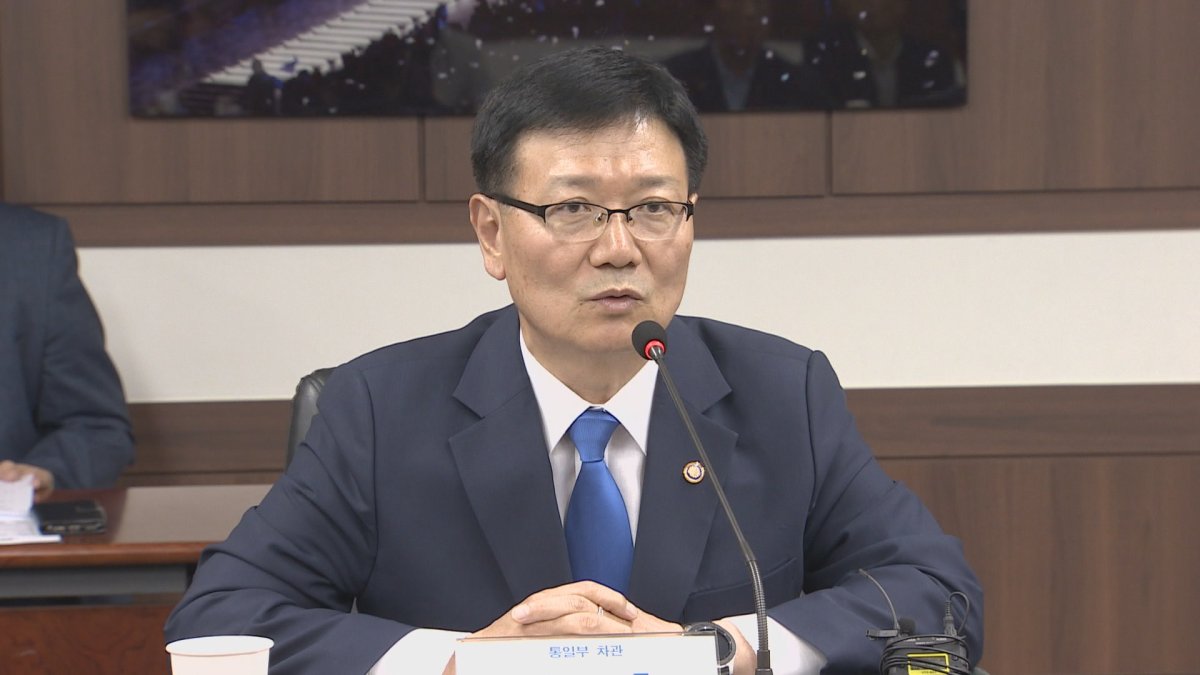 통일부 차관 남북연락사무소 첫 방문…소장회의는 불발