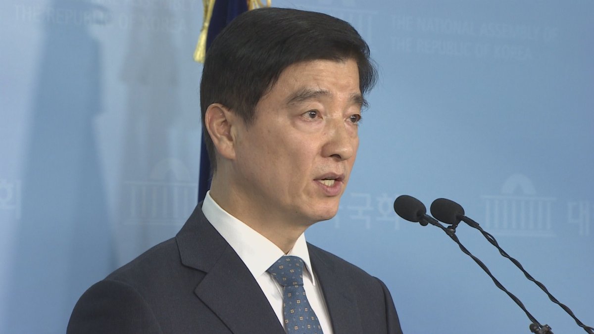與 "임미리는 안철수 싱크탱크 출신…고발은 취하"