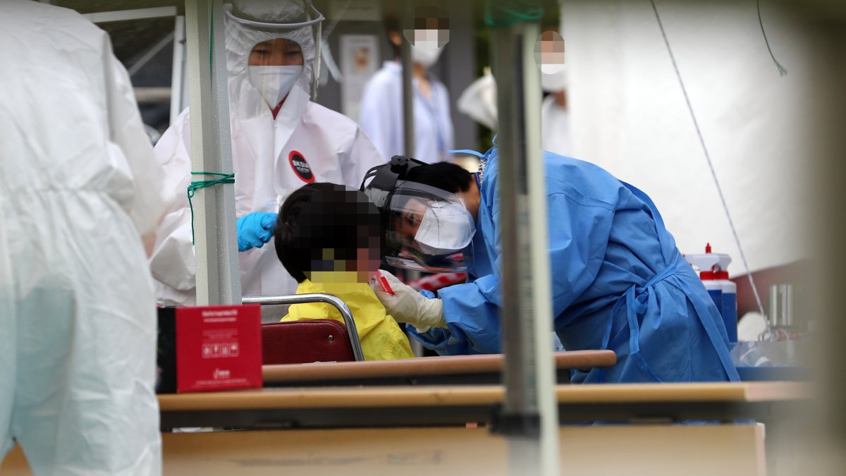 대전 초등학교 동급생 잇단 확진…첫 교내 전파