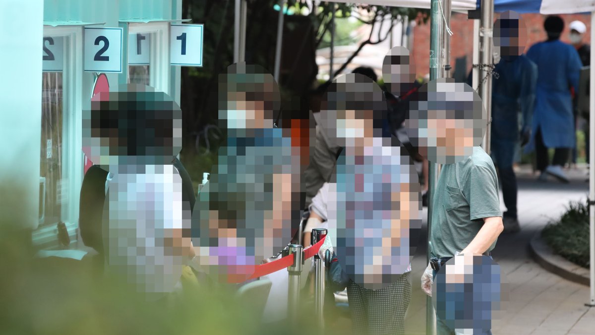 125명 신규 확진…이틀 연속 세 자릿수
