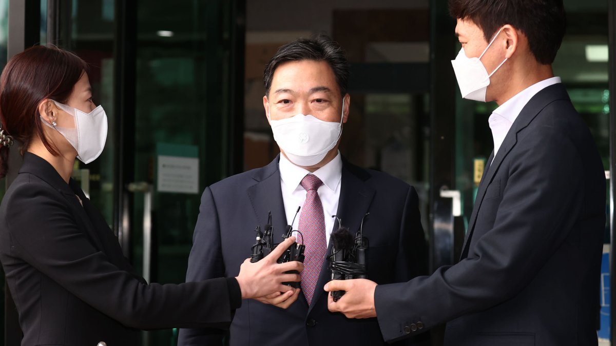 김오수 "검찰 조직 안정 중요…정치중립성도 챙길 것"