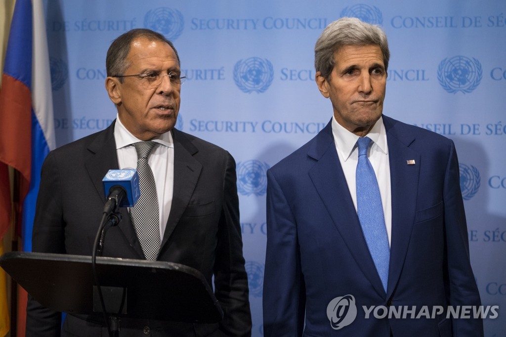 세르게이 라브노프(왼쪽) 러시아 외교부 장관과 케리 미 국무장관 (AP=연합뉴스 자료사진)