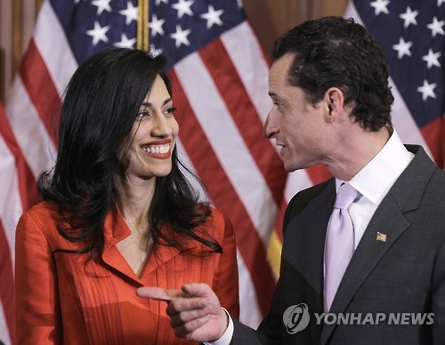 힐러리 문고리권력 애버딘과 섹스팅 드러난 이혼한 전남편 앤서니 위너