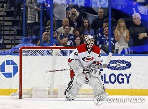 장비 매니저 호르헤 알베스의 NHL 데뷔전 (AP=연합뉴스)