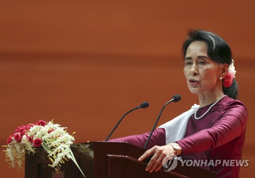 로힝야족 사태 국정연설 중인 아웅산 수치 미얀마 국가자문역[AP=연합뉴스 자료사]