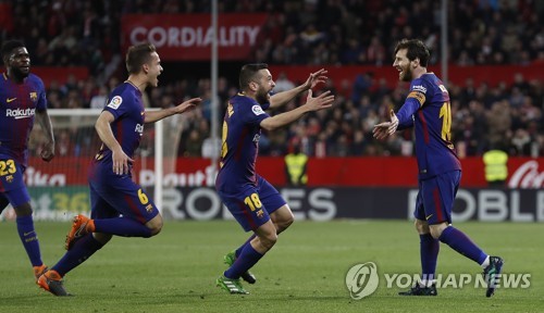 동점골을 터트리고 기뻐하는 리오넬 메시(맨오른쪽).(AP=연합뉴스)