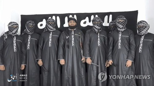 IS 선전매체 아마크가 스리랑카 부활절 테러범의 모습이라며 23일 공개한 이미지
