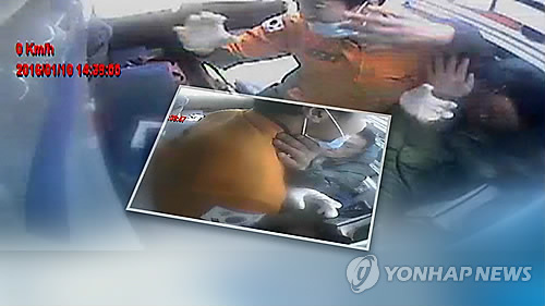 신고받고 출동했더니…애꿎은 소방관에 '화풀이'(CG)