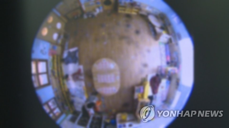 "CCTV 설치 후 어린이집 교사 60% '애정표현 위축'" - 1