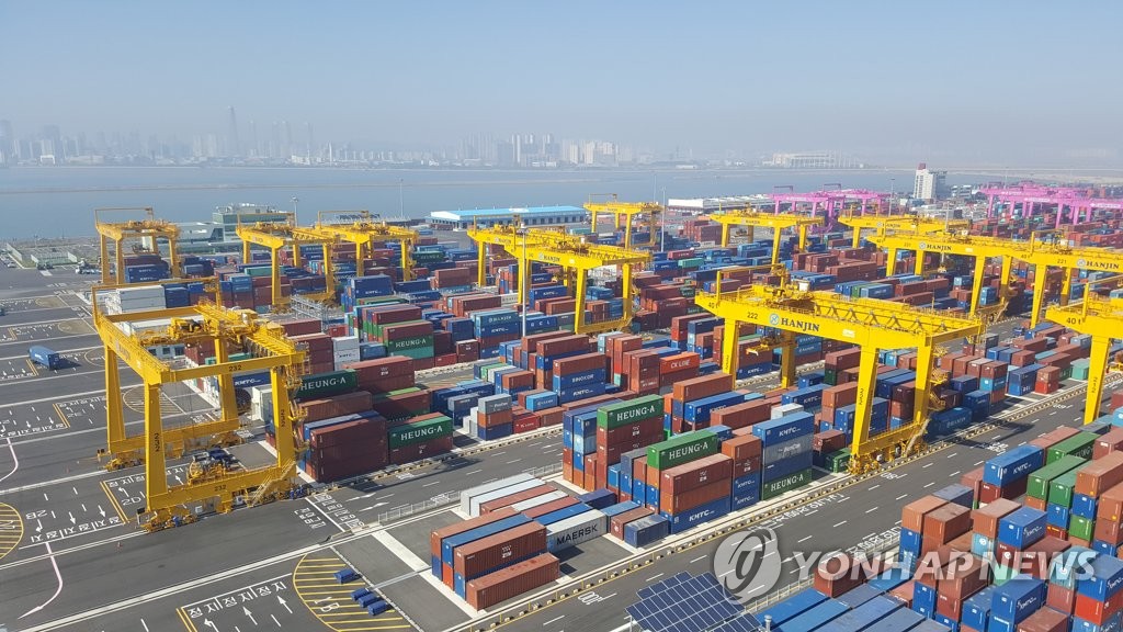 인천 신항 컨테이너 부두 전경