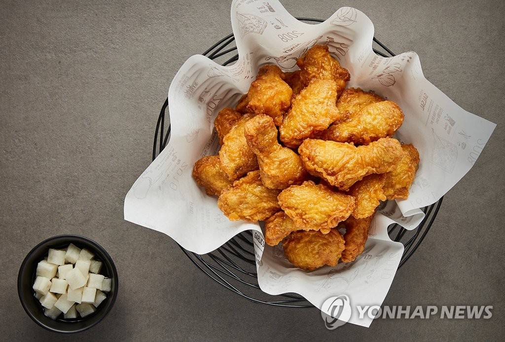 닭 다리와 날개로 이뤄진 교촌치킨 인기 제품 '허니콤보'