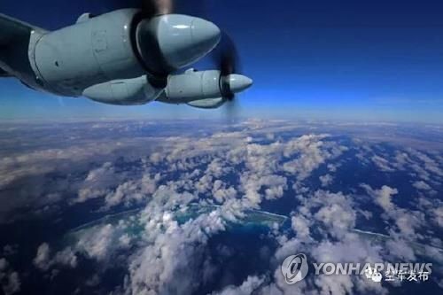 남중국해 인공섬에 다다른 윈-9 수송기 편대