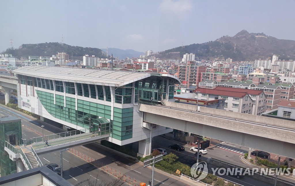 김해 경전철 인제대역 역사