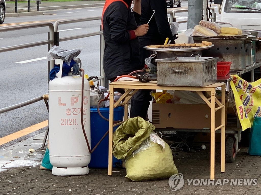 노점상. 위 사진은 해당 기사와 관련이 없습니다.
