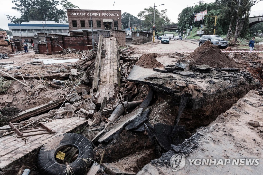 SAFRICA-WEATHER-FLOODS-DAMAGE