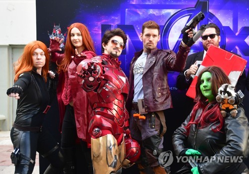 지난 4월 '어벤저스: 엔드게임' 개봉 직후 할리우드에서 영화 주인공들로 분장한 미국 팬들