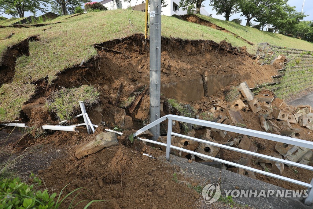 JAPAN-QUAKE